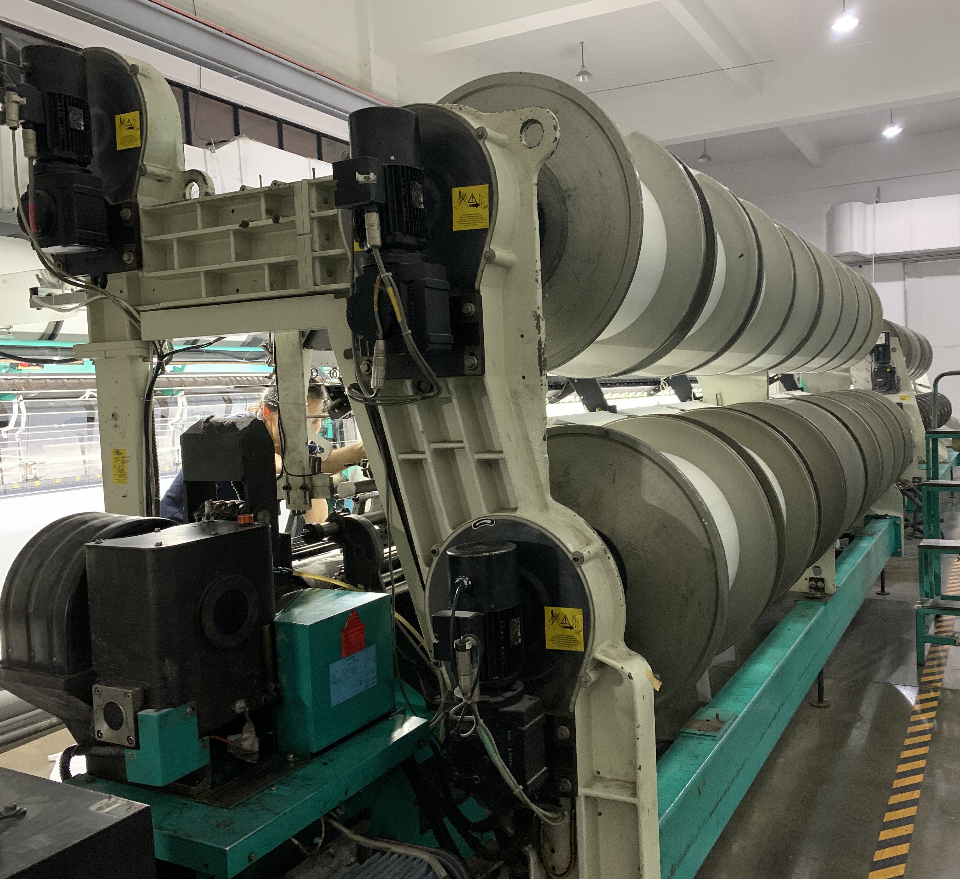 Comment assurer la qualité et les performances des machines à tricoter de distorsion d'occasion?